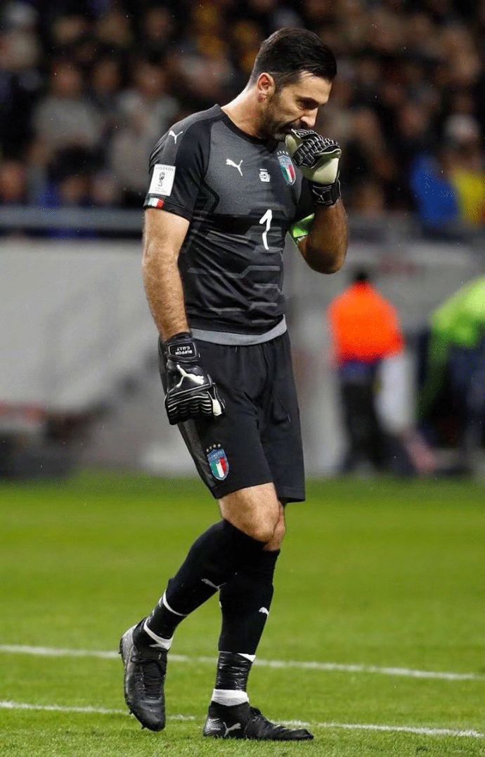 明天B组的首发阵容已公布：元神会带领 Royal Never Give Up 证明自己，还是 Shanks 会带领 Anyone's Legend B组去欺负弱队？